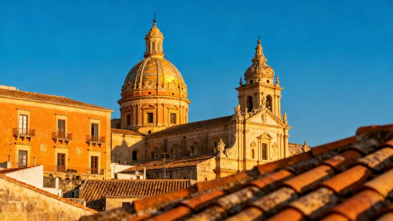 Ragusa Ibla: meraviglia dell'architettura barocca siciliana con due duomi